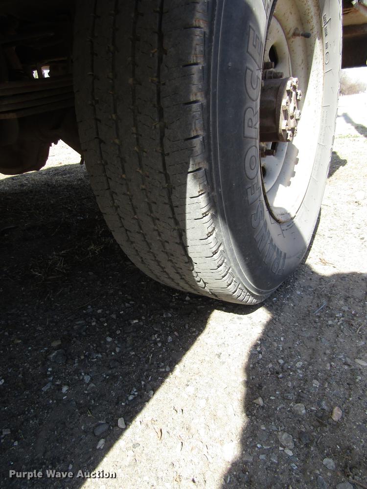 image for item DD8734 1999 Ford F250 Super Duty utility bed pickup truck