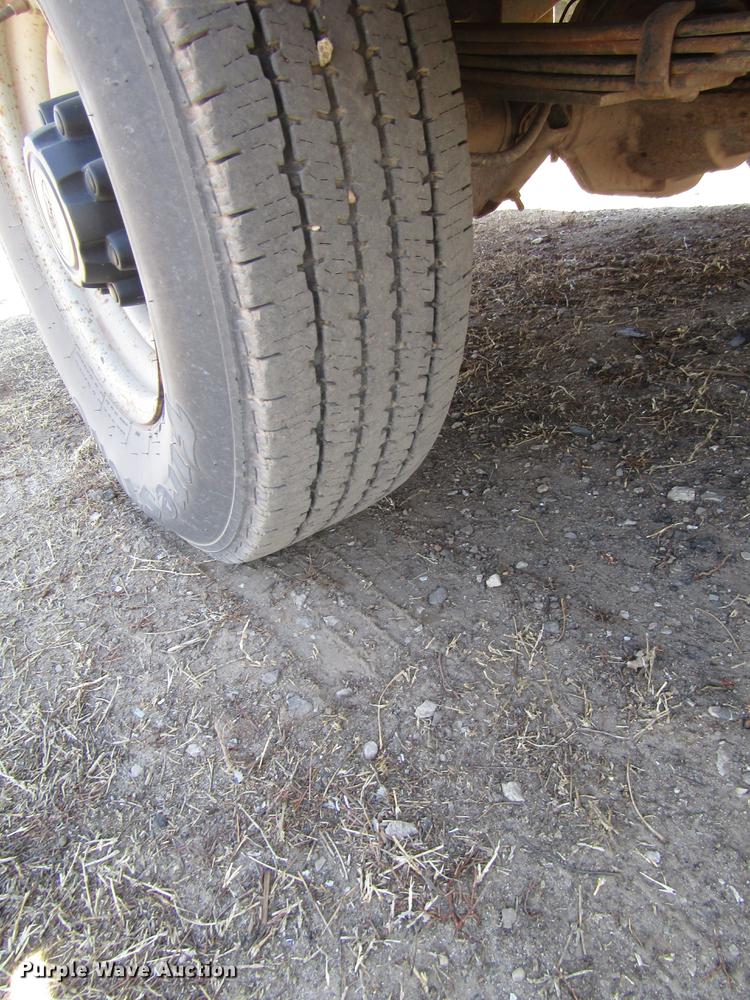 image for item DD8734 1999 Ford F250 Super Duty utility bed pickup truck