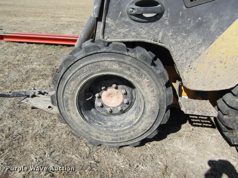 image for item DD8735 2011 Volvo MC115C skid steer