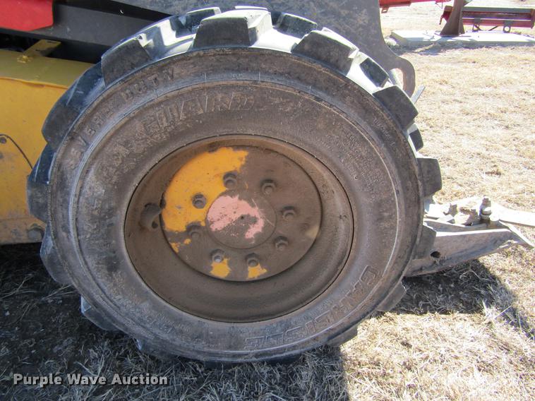 image for item DD8735 2011 Volvo MC115C skid steer