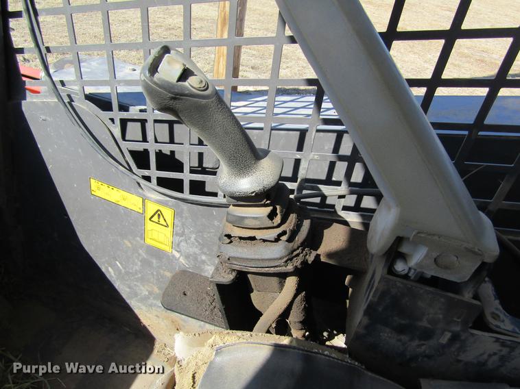 image for item DD8735 2011 Volvo MC115C skid steer