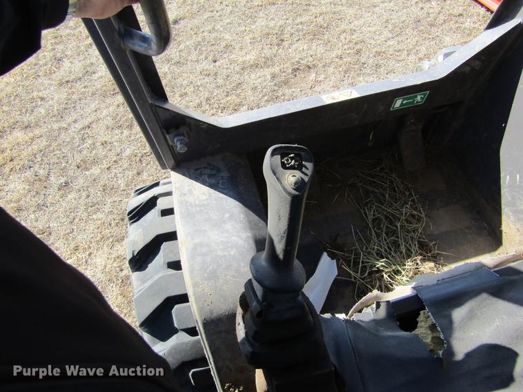 image for item DD8735 2011 Volvo MC115C skid steer