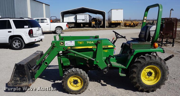 image for item DE3153 1997 John Deere 955 MFWD tractor