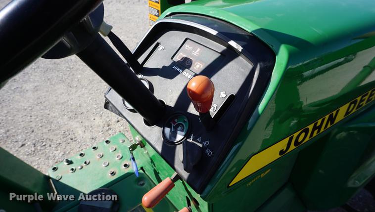 image for item DE3153 1997 John Deere 955 MFWD tractor