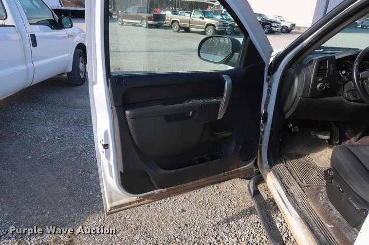 image for item DF3560 2011 Chevrolet Silverado 1500 LT Crew Cab pickup truck