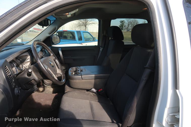 image for item DF3560 2011 Chevrolet Silverado 1500 LT Crew Cab pickup truck