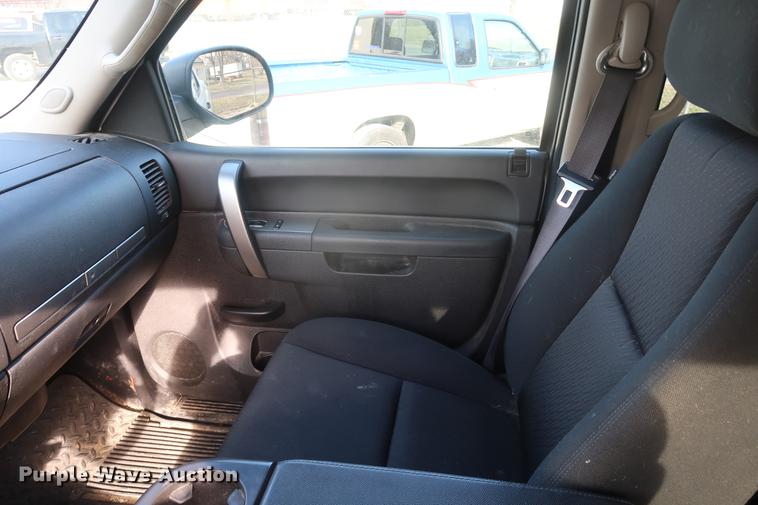 image for item DF3560 2011 Chevrolet Silverado 1500 LT Crew Cab pickup truck