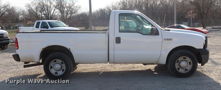 image for item DF3561 2007 Ford F250 Super Duty pickup truck