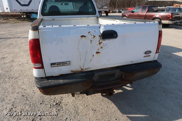 image for item DF3561 2007 Ford F250 Super Duty pickup truck