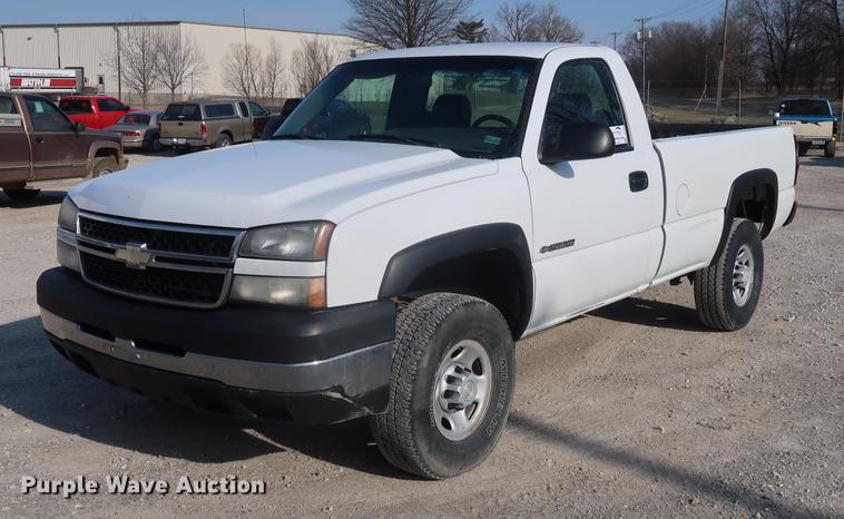 image for item DF3562 2006 Chevrolet Silverado 2500HD pickup truck