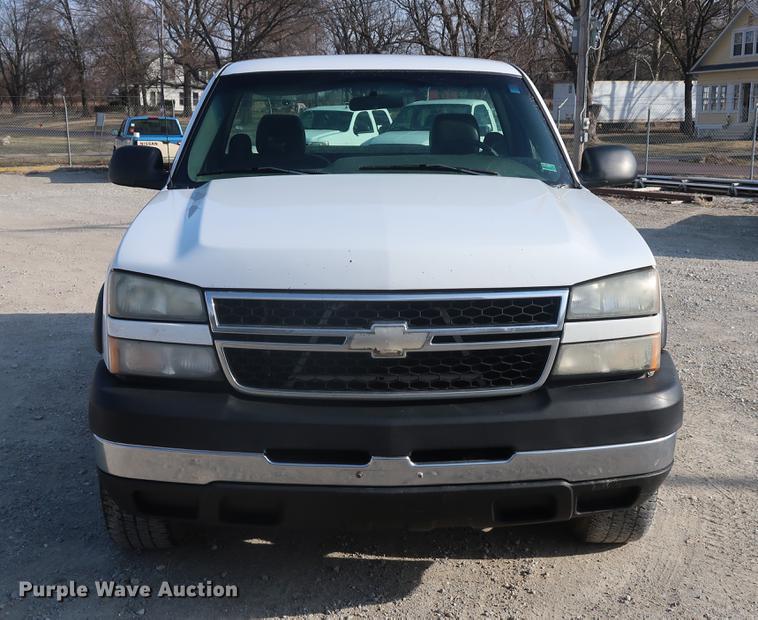 image for item DF3562 2006 Chevrolet Silverado 2500HD pickup truck