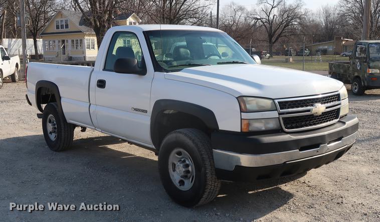 image for item DF3562 2006 Chevrolet Silverado 2500HD pickup truck