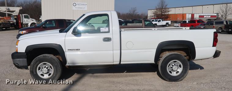 image for item DF3562 2006 Chevrolet Silverado 2500HD pickup truck