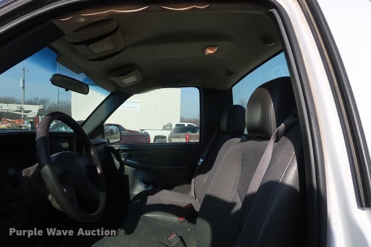 image for item DF3562 2006 Chevrolet Silverado 2500HD pickup truck