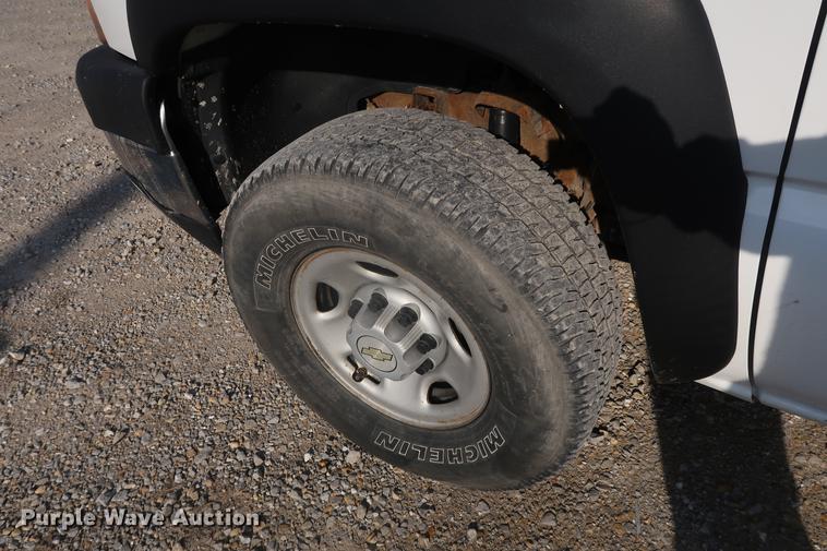 image for item DF3562 2006 Chevrolet Silverado 2500HD pickup truck