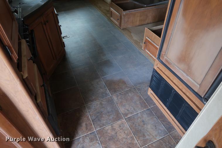 image for item DF3570 2012 Cross Roads Sunset Trail camper