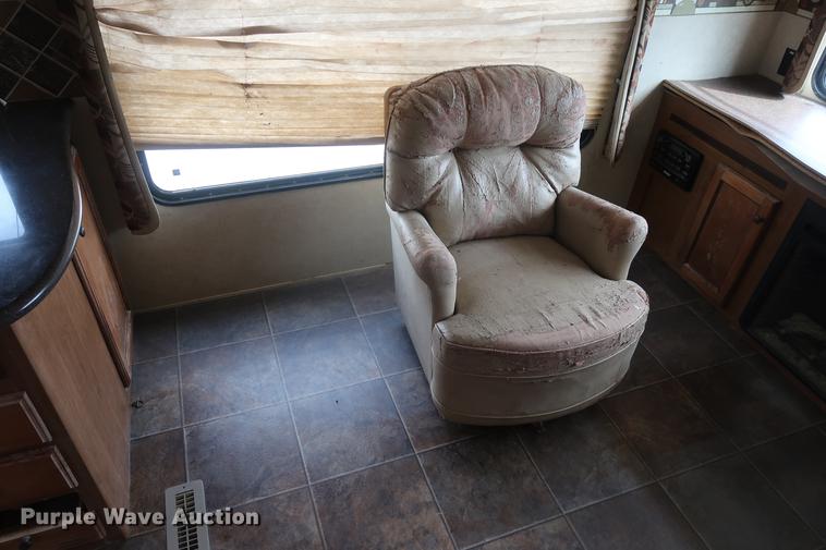 image for item DF3570 2012 Cross Roads Sunset Trail camper