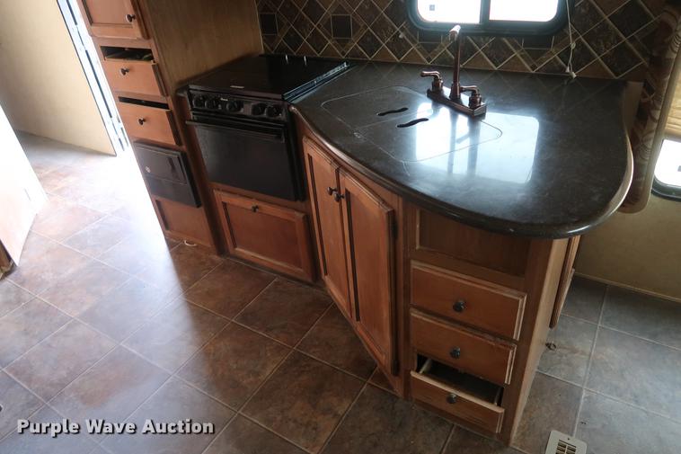 image for item DF3570 2012 Cross Roads Sunset Trail camper