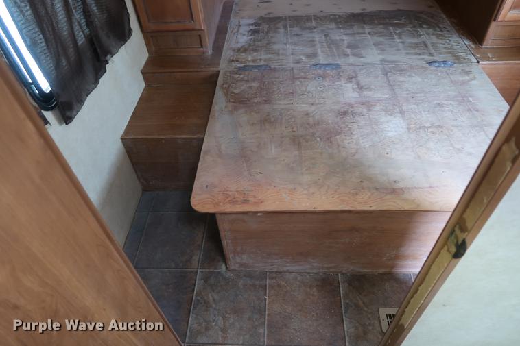 image for item DF3570 2012 Cross Roads Sunset Trail camper