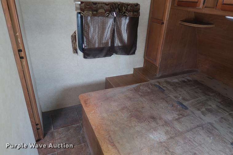 image for item DF3570 2012 Cross Roads Sunset Trail camper