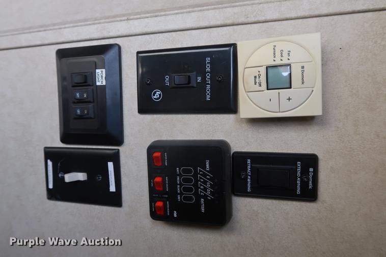 image for item DF3570 2012 Cross Roads Sunset Trail camper