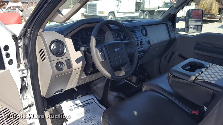 image for item DF3580 2009 Ford F450 Super Duty flatbed truck