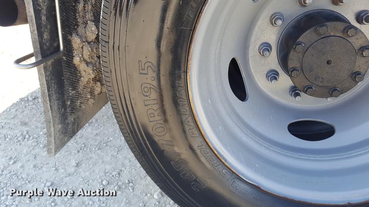 image for item DF3580 2009 Ford F450 Super Duty flatbed truck