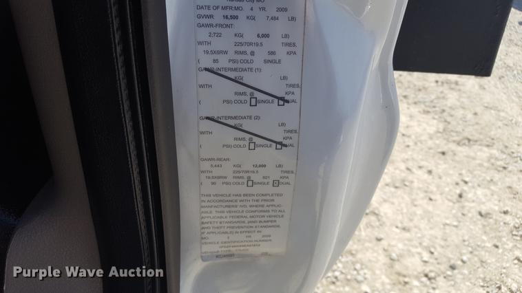 image for item DF3580 2009 Ford F450 Super Duty flatbed truck