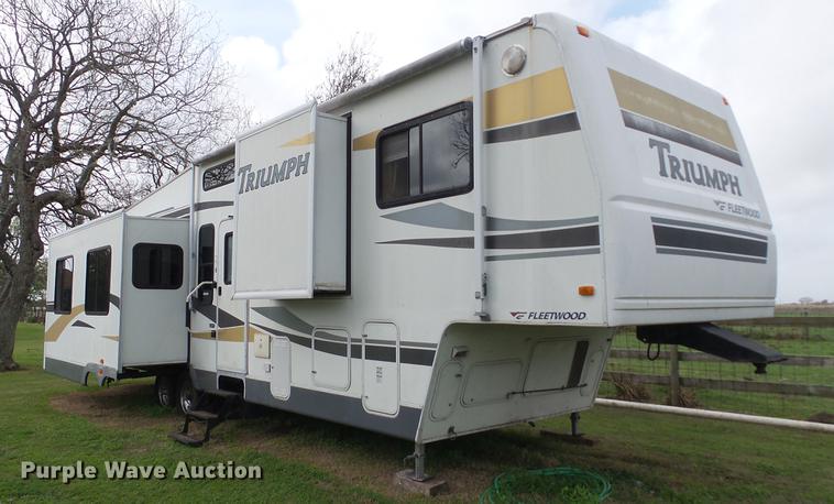 image for item DG9483 2006 Fleetwood Triumph camper