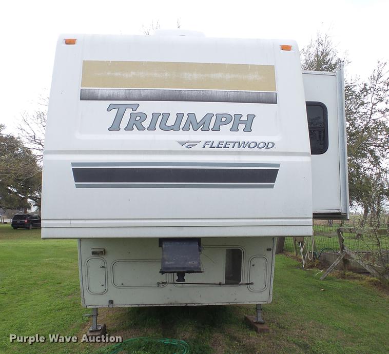 image for item DG9483 2006 Fleetwood Triumph camper