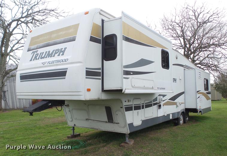 image for item DG9483 2006 Fleetwood Triumph camper