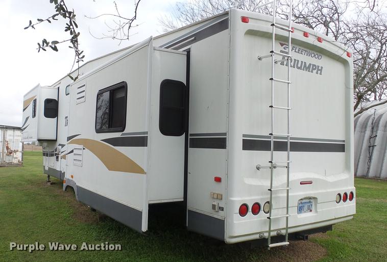 image for item DG9483 2006 Fleetwood Triumph camper