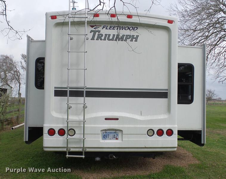 image for item DG9483 2006 Fleetwood Triumph camper