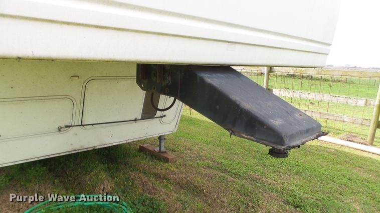 image for item DG9483 2006 Fleetwood Triumph camper