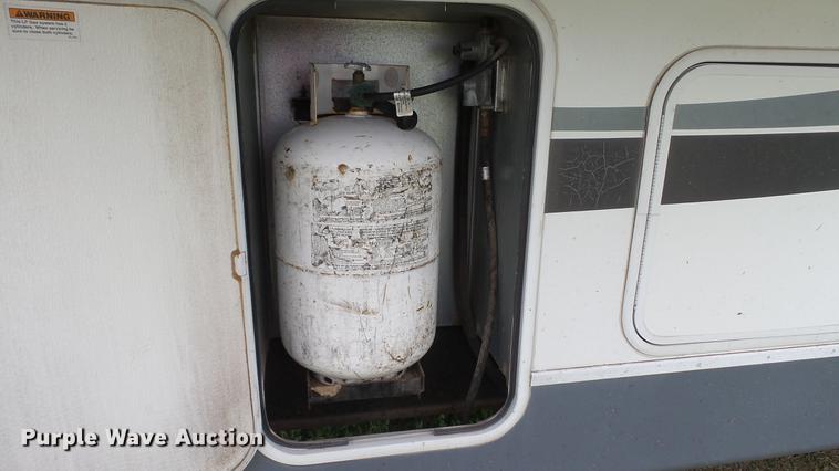 image for item DG9483 2006 Fleetwood Triumph camper