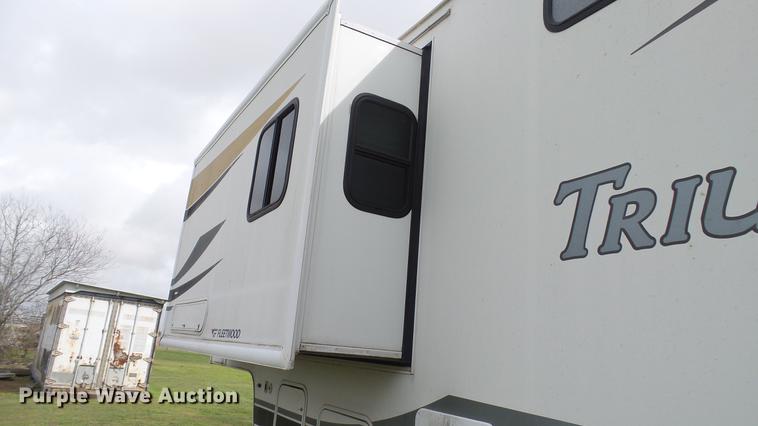 image for item DG9483 2006 Fleetwood Triumph camper