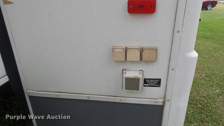 image for item DG9483 2006 Fleetwood Triumph camper