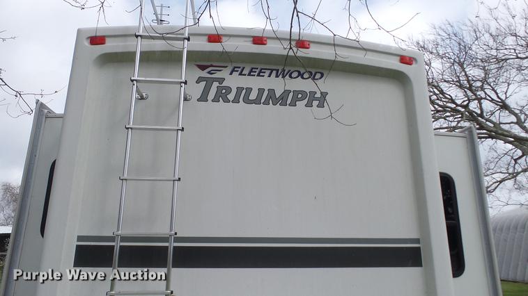 image for item DG9483 2006 Fleetwood Triumph camper