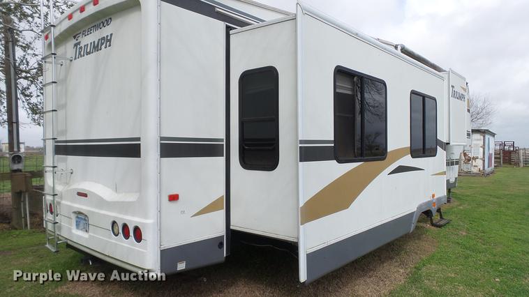 image for item DG9483 2006 Fleetwood Triumph camper