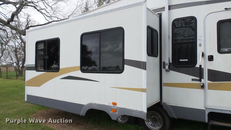 image for item DG9483 2006 Fleetwood Triumph camper