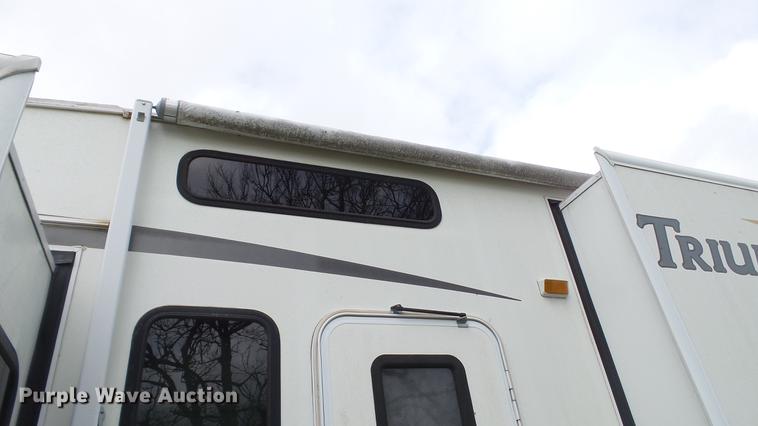 image for item DG9483 2006 Fleetwood Triumph camper