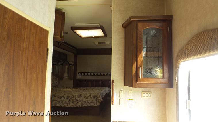 image for item DG9483 2006 Fleetwood Triumph camper