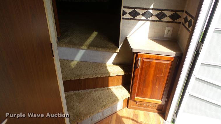 image for item DG9483 2006 Fleetwood Triumph camper