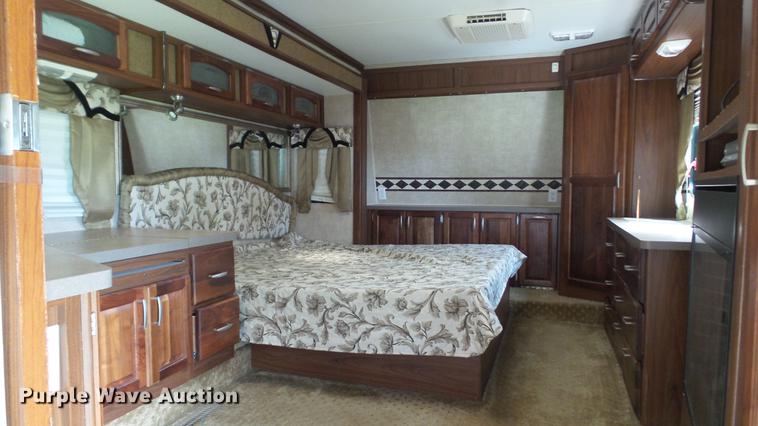 image for item DG9483 2006 Fleetwood Triumph camper