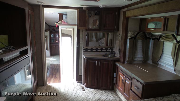 image for item DG9483 2006 Fleetwood Triumph camper