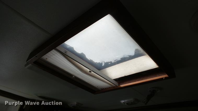 image for item DG9483 2006 Fleetwood Triumph camper