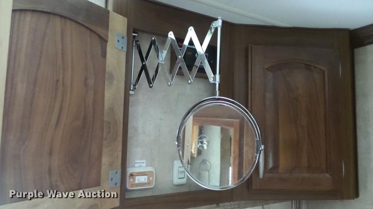 image for item DG9483 2006 Fleetwood Triumph camper