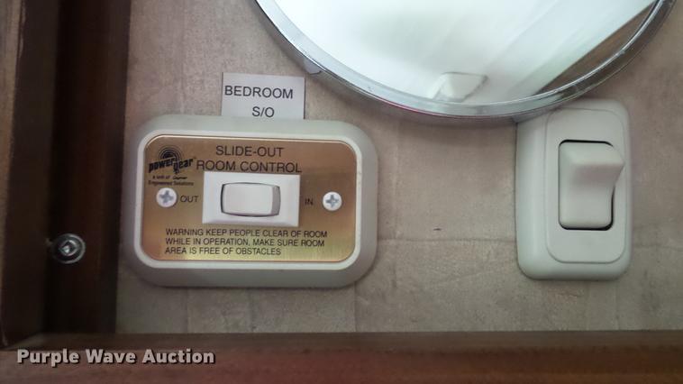 image for item DG9483 2006 Fleetwood Triumph camper