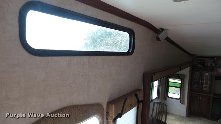 image for item DG9483 2006 Fleetwood Triumph camper