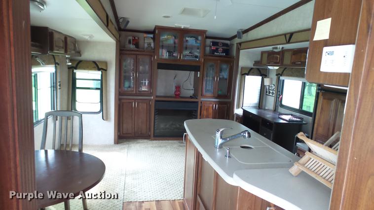 image for item DG9483 2006 Fleetwood Triumph camper